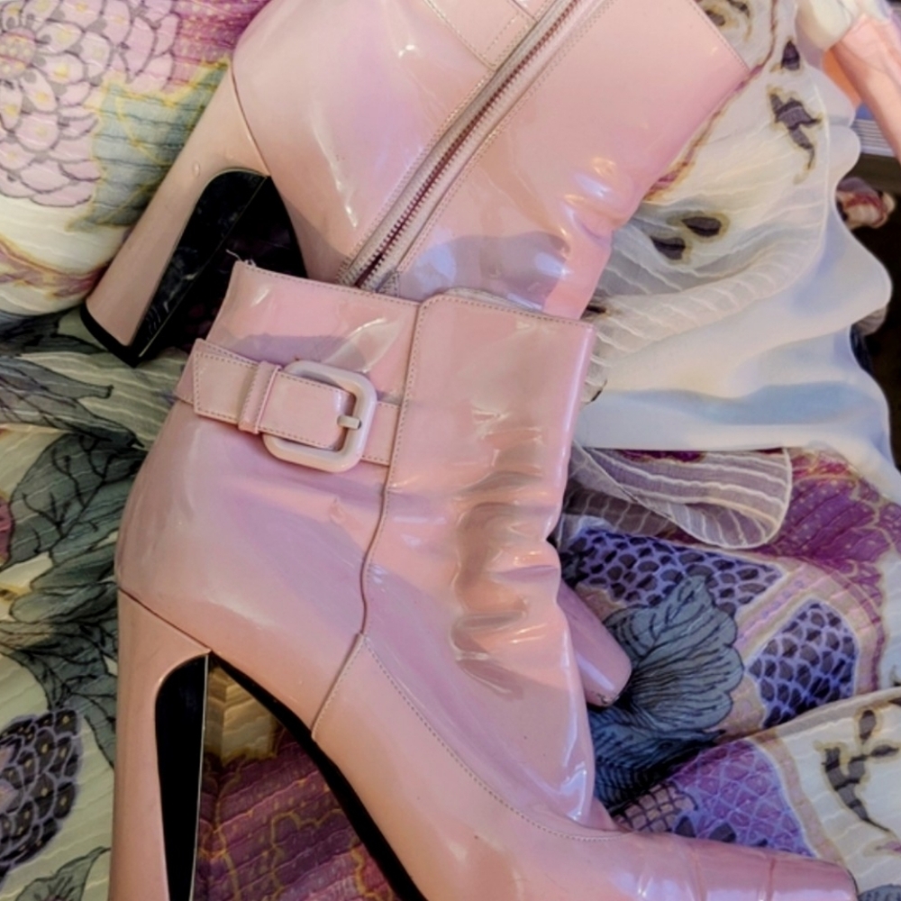 Louis Vuitton 🧡🌷 Glossy Pink Heeled Boots
